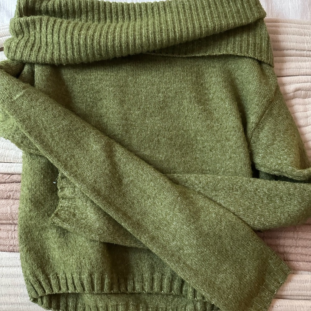 Urban Outfitters Silence + Noise Olive Off Shoulder Sweater - Picture 2 of 5